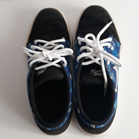 Nike Sneaker - Picture 2 of 7